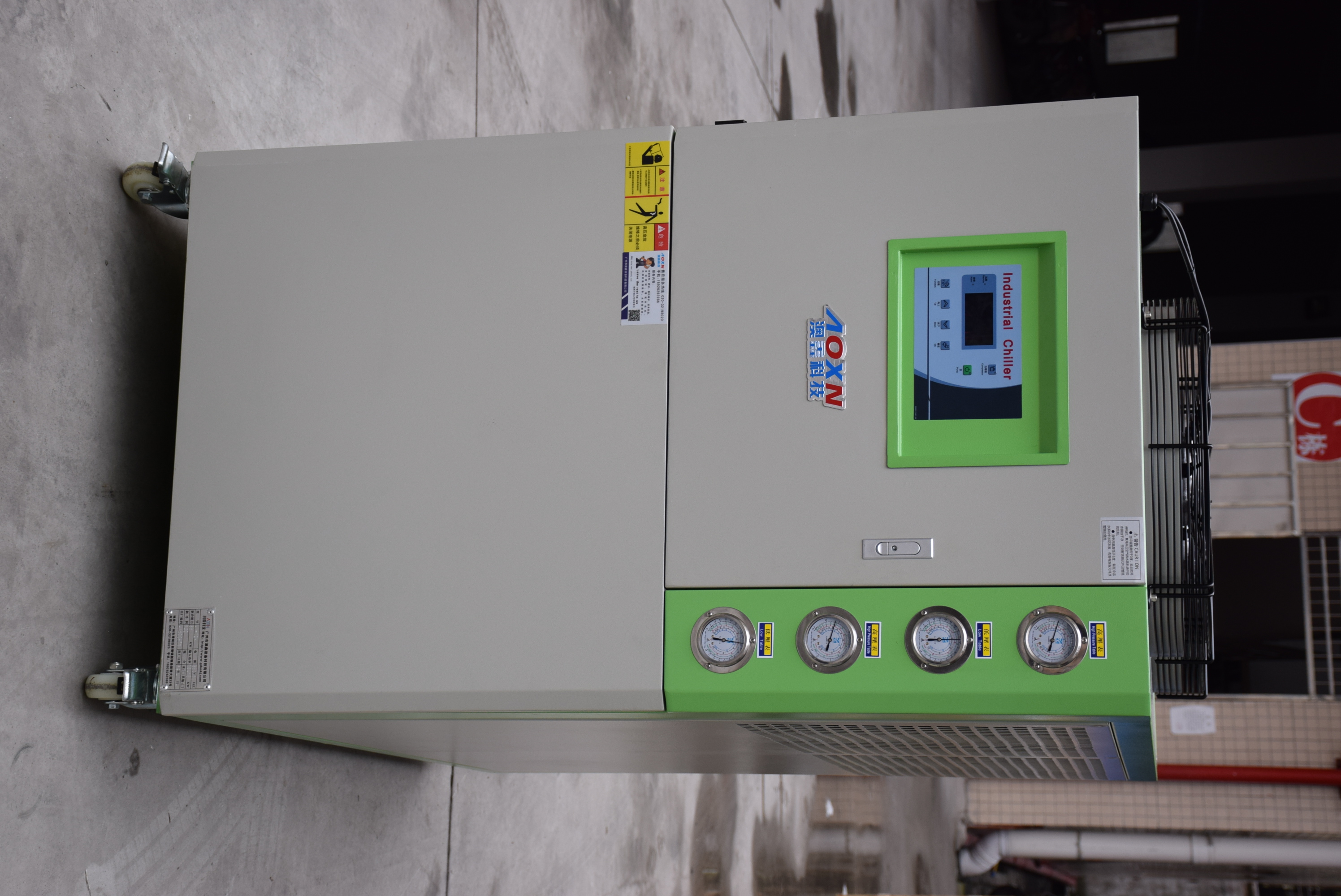 風冷式冷水機該怎么連接設備？